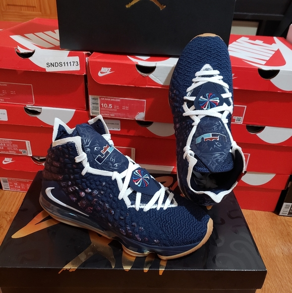 NIKE Lebron XVII- DT. Size 10 - Picture 5 of 9